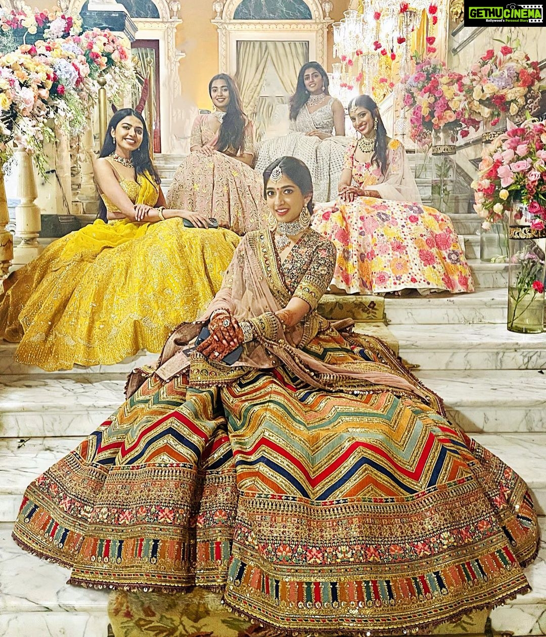 Shivani Rajashekar Instagram - Photo Dump from the #BigFatEngagement 😎🥂💃🏻 #Anuanvumanasa ❤️ #TeamBride #Bridesmaids #bffs #girlgang