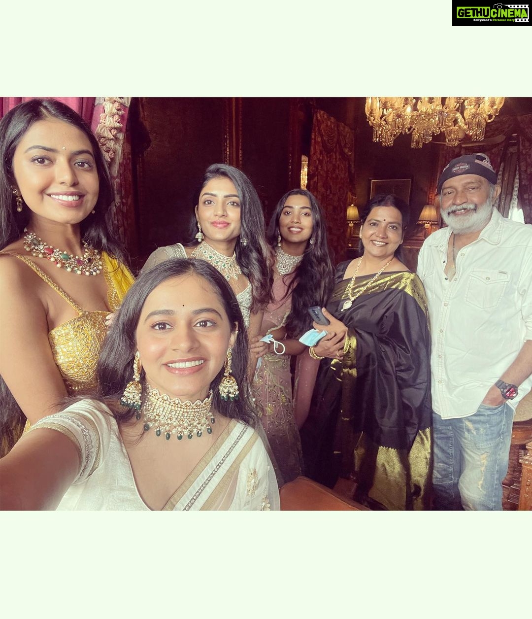 Shivani Rajashekar Instagram - Photo Dump from the #BigFatEngagement 😎🥂💃🏻 #Anuanvumanasa ❤️ #TeamBride #Bridesmaids #bffs #girlgang
