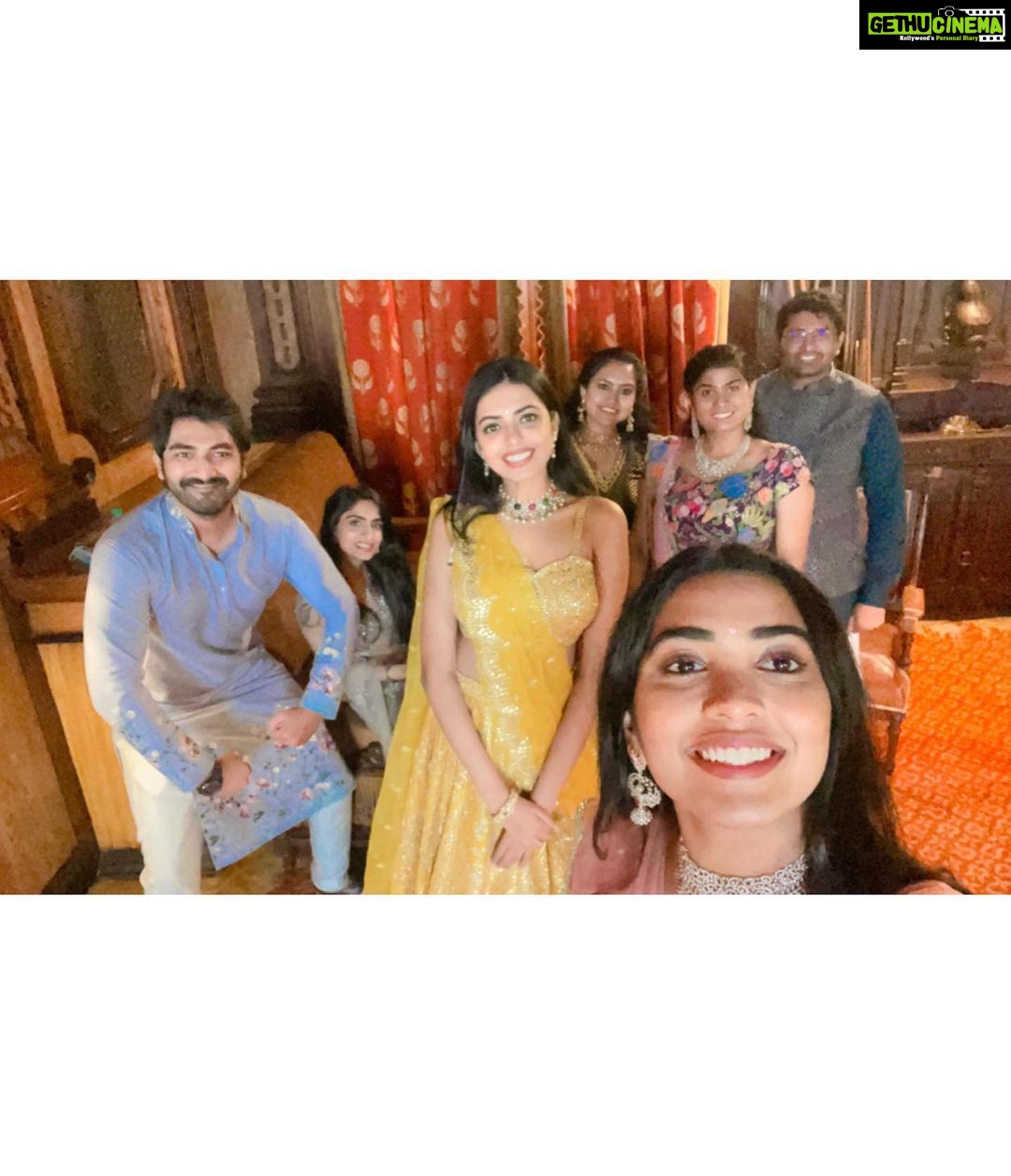 Shivani Rajashekar Instagram - Photo Dump from the #BigFatEngagement 😎🥂💃🏻 #Anuanvumanasa ❤️ #TeamBride #Bridesmaids #bffs #girlgang