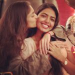 Shivani Rajashekar Instagram - My bujjukus 💞 #TBT #bday #allaboutmybirthday @sharaninarayanaofficial thank u so much for the yummy cake papa💕 Ps: I’m not there in the last pic cuz they were too busy clicking pics of their own 😏 I still love them though 😏💗😏