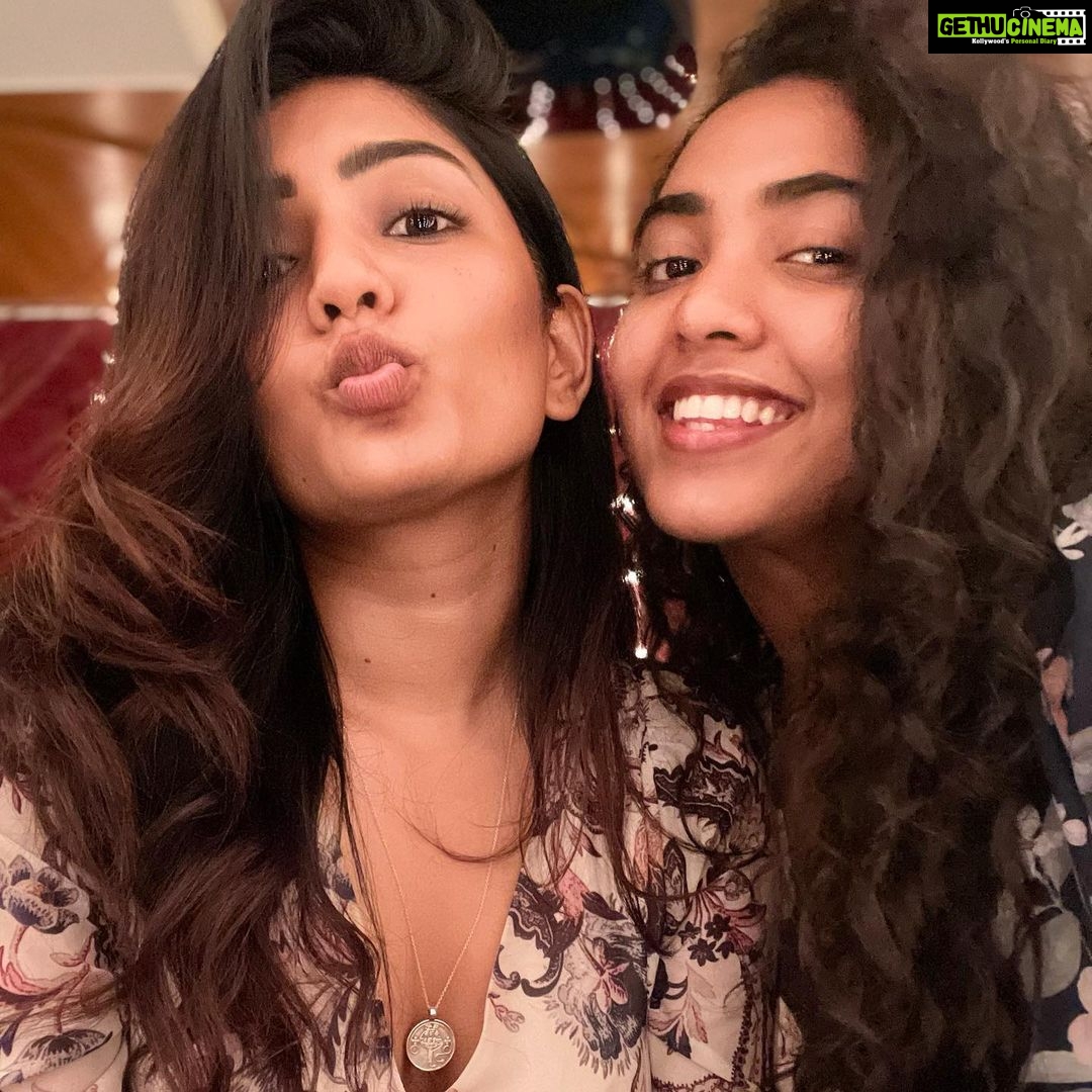 Shivani Rajashekar Instagram - My bujjukus 💞 #TBT #bday #allaboutmybirthday @sharaninarayanaofficial thank u so much for the yummy cake papa💕 Ps: I’m not there in the last pic cuz they were too busy clicking pics of their own 😏 I still love them though 😏💗😏