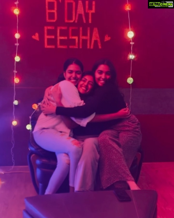 Shivani Rajashekar Instagram - Happy Birthday Darling @yourseesha ❤️🤗😘🎉🎊🎂❤️ love u so much 💞 #peaches Becs u love it 💁🏻♀️