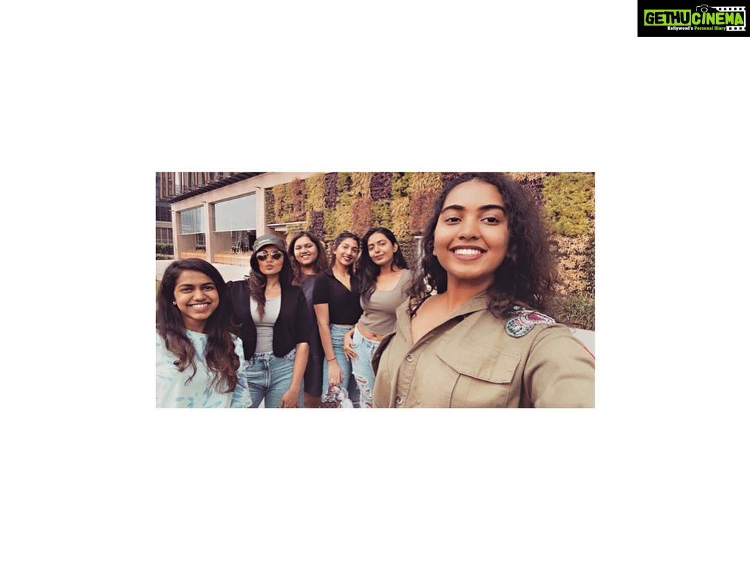 Shivani Rajashekar Instagram - #tbtDubai 🗽