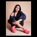 Shivani Rajashekar Instagram - Few more 🖤 Styling @lankasanthoshi 💋 Pc @dvs.photography @missindiaorg @vlccin @sephora_india @mojindia @rajnigandhasilverpearls #FeminaMissIndia2022 #JourneyToTheCrown #AndhraPradesh #Telangana #Tamilnadu #SouthZone #MissIndiaZones #DreamBelieveRealize #missindia2022shivani #missindia2022 #missindiashivanirajashekar #missandhrapradesh2022 #missap2022 #shivani4missindia #vlccfeminamissindia2022