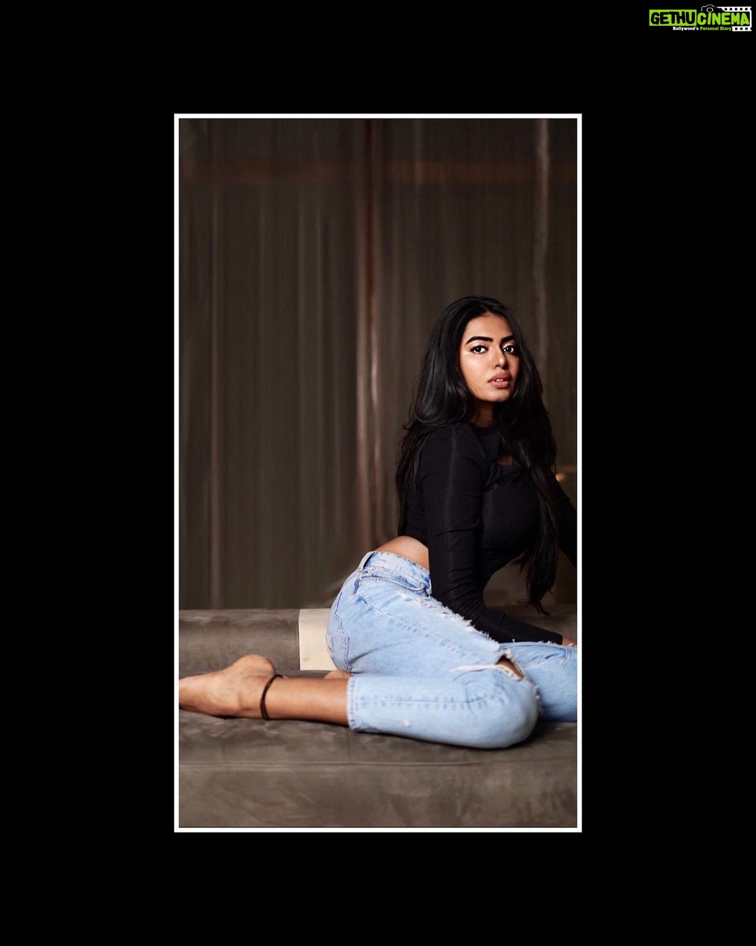 Shivani Rajashekar Instagram - 🖤🤍🖤 Pc @dvs.photography