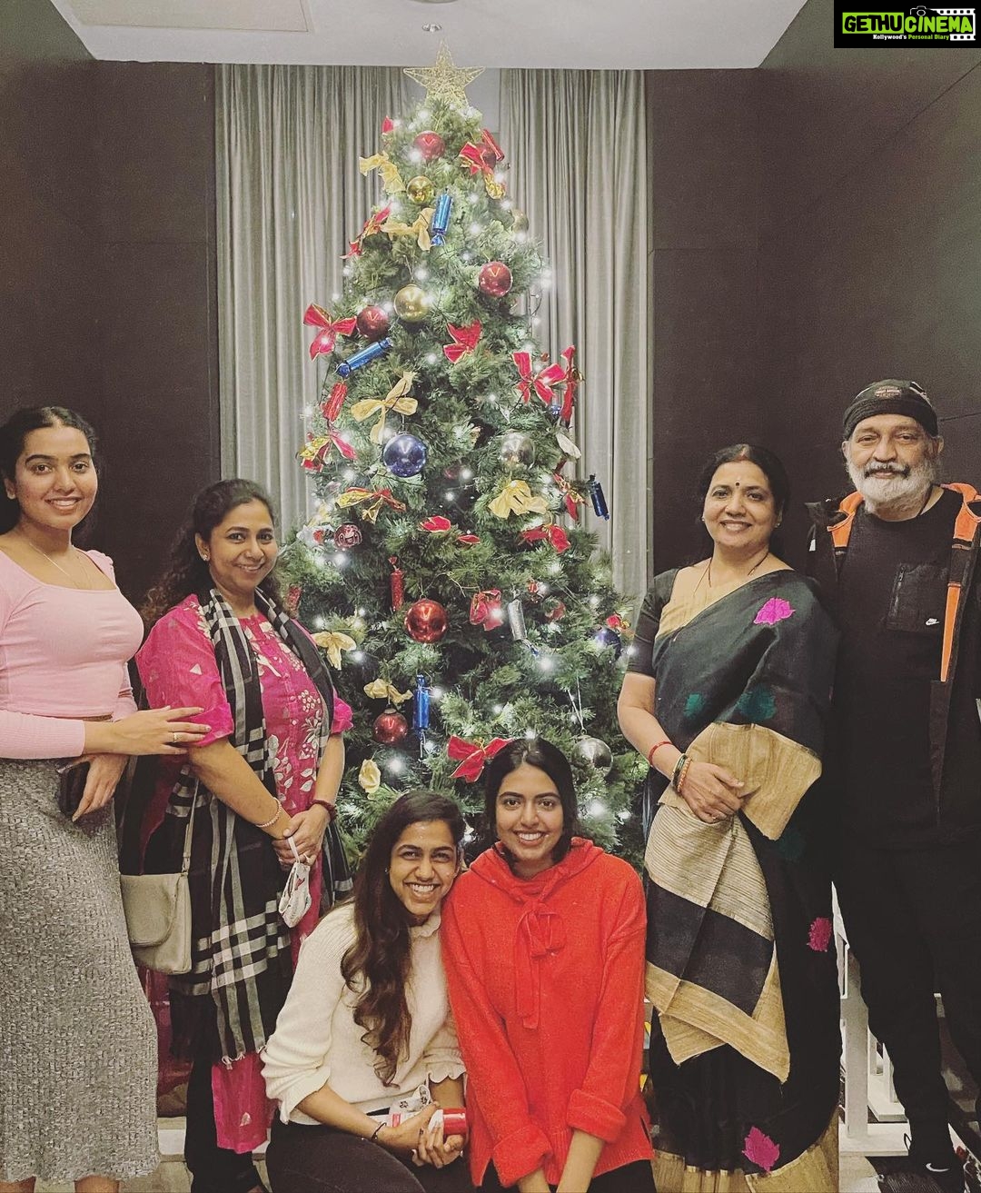 Shivani Rajashekar Instagram - #MerryChristmas people ❤️🥰🎄🦌🎅🏻