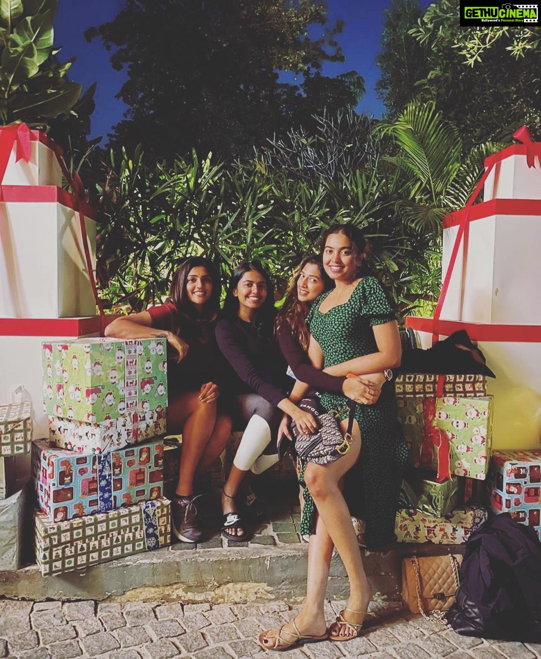 Shivani Rajashekar Instagram - #MerryChristmas people ❤️🥰🎄🦌🎅🏻