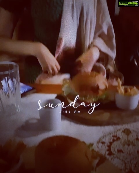 Shivani Rajashekar Instagram - I with My lovelies ππππ had some reallyyyy yummy Vegan food todayπ€π€€π To all my fellow vegans , go try the best burger ever and lots more @theweekendcafe__ π #plantbasedfood #saynotoanimalcruelty #veganism