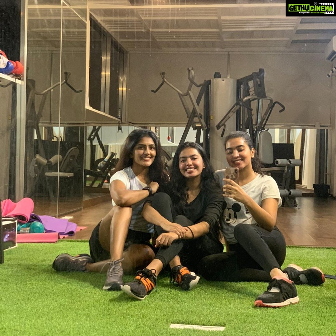 Shivani Rajashekar Instagram - Thanks for nominating me 🤗❤️🤗@kaavya.peddibhotla @manasat99 @shefalideora_ @yourseesha @shivathmikar Challenge Accepted! Strong women support eachother! Also train together💪 😋 #strongwomen #womenempowerment #blackandwhite