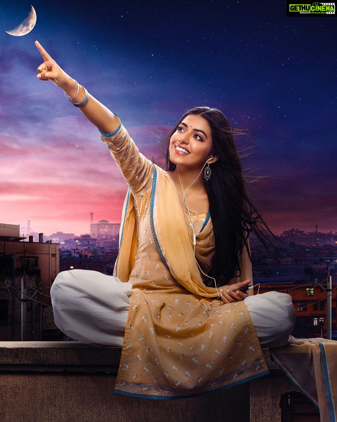 Shivani Rajashekar Instagram - Because my team loves me to the Moon and back🥰 Meet Vennela 🙋🏻♀️ i love u guys to infinity and beyond @mallik.ram.7 @tejasajja123 @lankasanthoshi @mahateja_creations @soriginalsproduction ❤️ Thank u so much @ursvamsishekar @ticketfactoryoffl And thank u for the lovely poster @ananth_kancherla