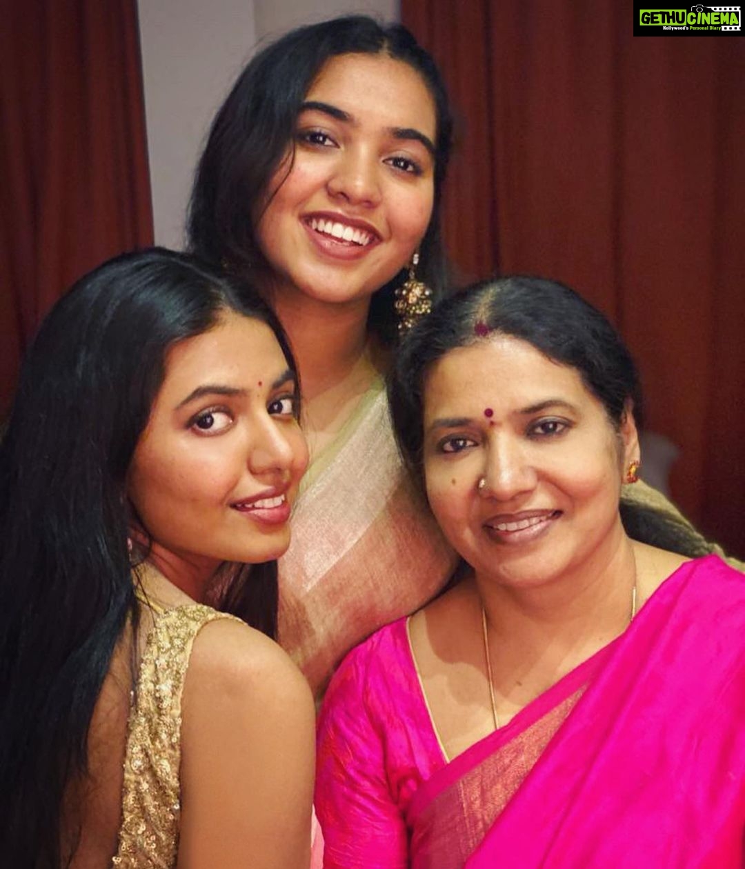 Shivani Rajashekar Instagram - Thatโs all the prettiness for now !๐ Pc @shriyagunashekar19 @esshithaguna ๐