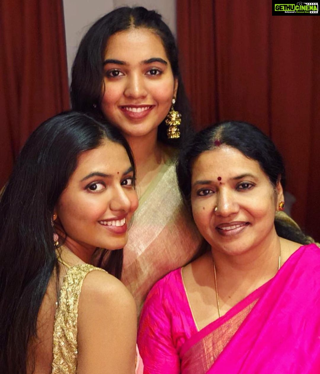 Shivani Rajashekar Instagram - Thatโs all the prettiness for now !๐ Pc @shriyagunashekar19 @esshithaguna ๐