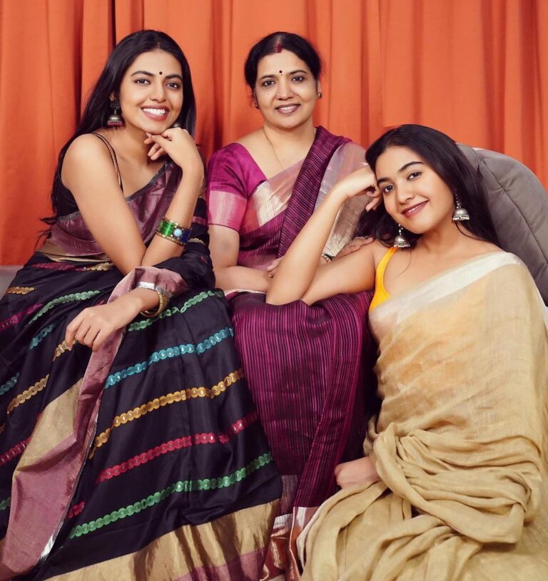 Shivani Rajashekar Instagram - ❤️❤️❤️ To my world and to all the beautiful mothers out there.. a very HAPPY MOTHER’s DAY! ❤️❤️❤️ #mothersday Pc @tarun_kondapalli @valmikiramu