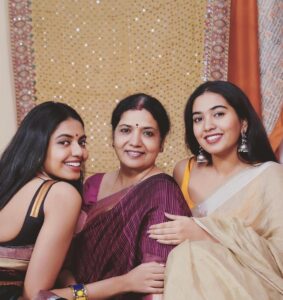 Shivani Rajashekar Instagram - ❤️❤️❤️ To my world and to all the beautiful mothers out there.. a very HAPPY MOTHER’s DAY! ❤️❤️❤️ #mothersday Pc @tarun_kondapalli @valmikiramu