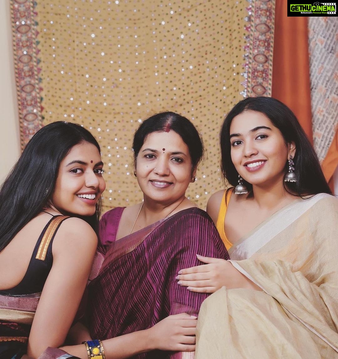 Shivani Rajashekar Instagram - ❤️❤️❤️ To my world and to all the beautiful mothers out there.. a very HAPPY MOTHER’s DAY! ❤️❤️❤️ #mothersday Pc @tarun_kondapalli @valmikiramu