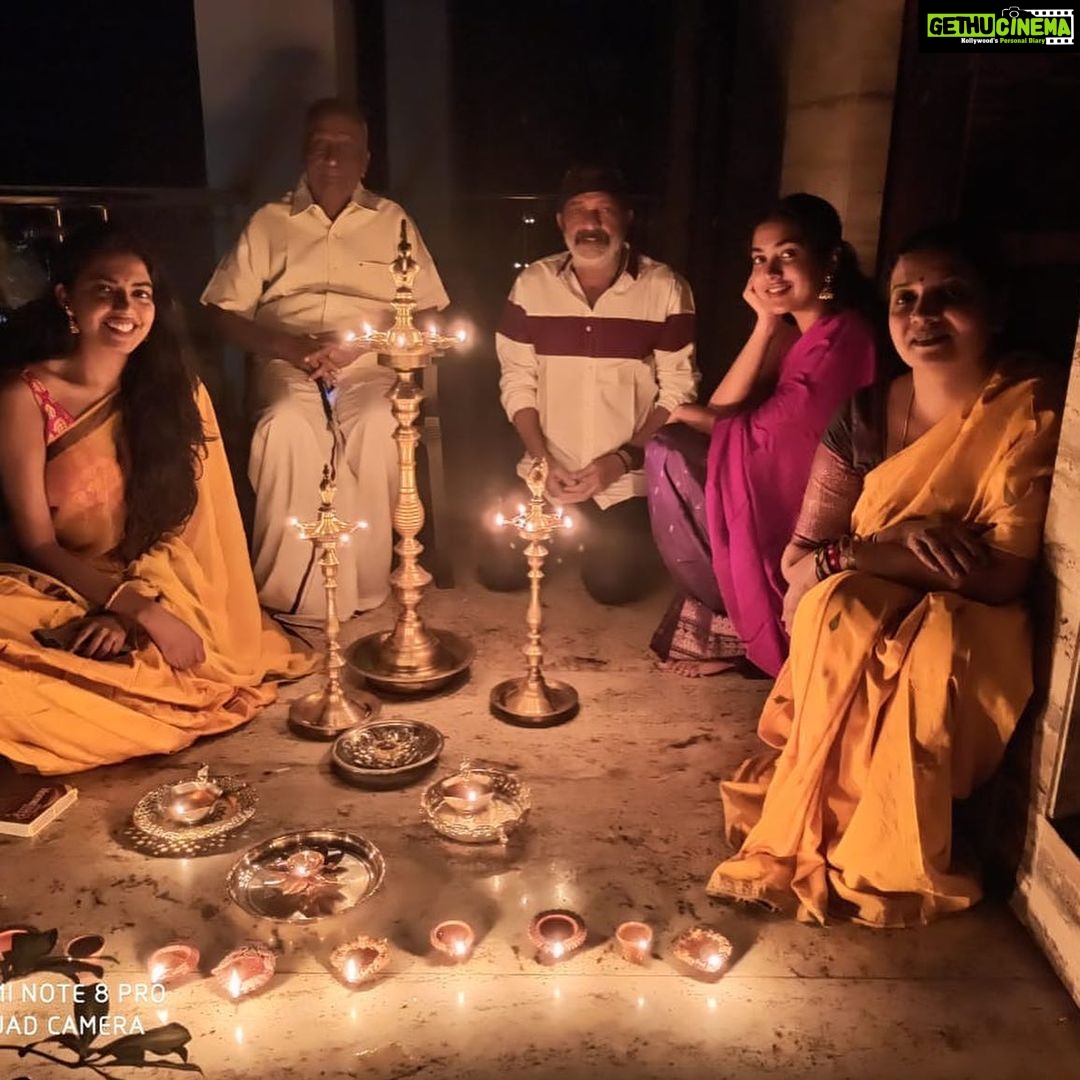 Shivani Rajashekar Instagram - 9 Diyas and 9 mins to pray,to hope and to wish for good health for everyone in the world 🙏 #LightForIndia #stayhomestaysafe #indiafightscorona