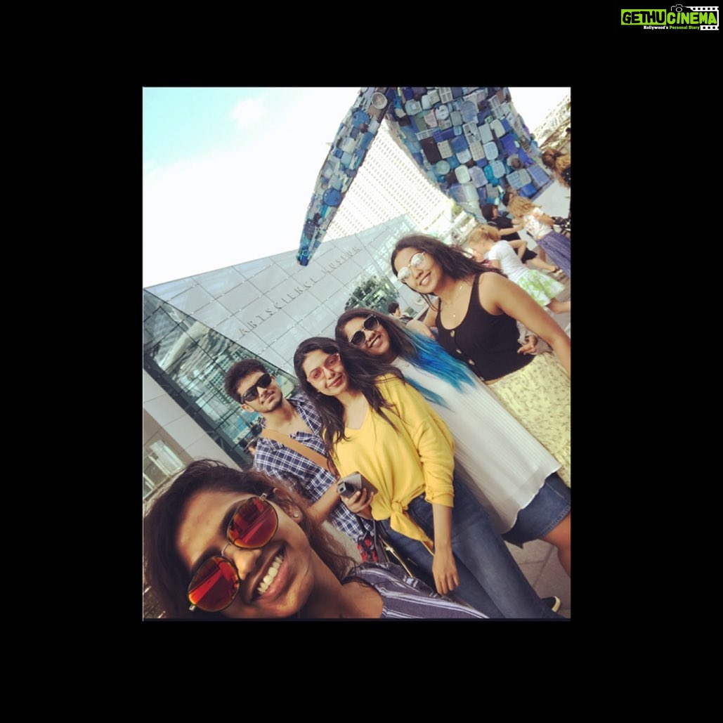 Shivani Rajashekar Instagram - Day 1 Singapore Roads...we Walked ,talked, explored the city..ate a lot too...mm not really..(nothing much for vegetarians ,Shivat and I 🙆♀️)..no we ate a lot of ice creams actually 🤷🏻♀️ #singapore2019 #thecousinstrip😎🙆♀️