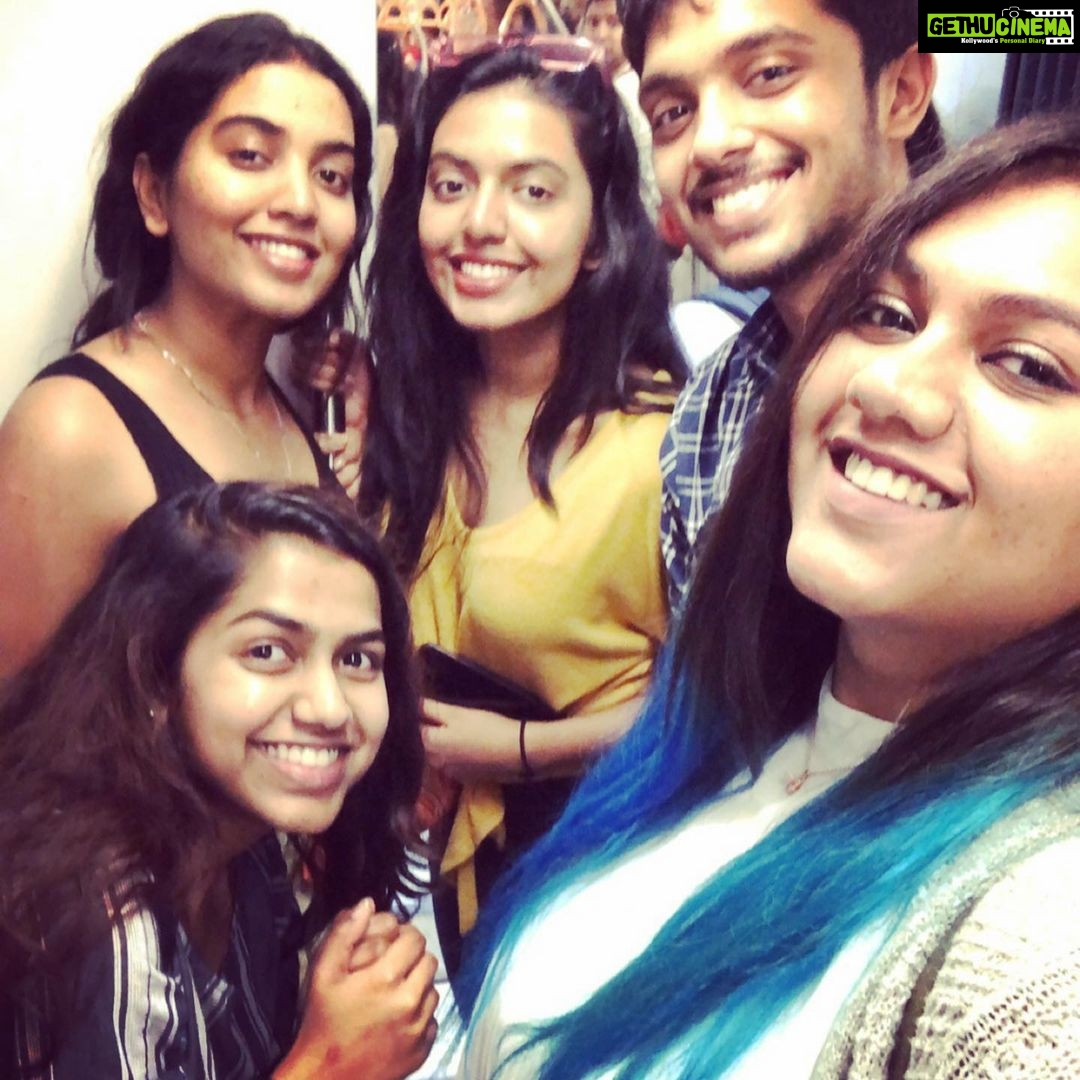 Shivani Rajashekar Instagram - Day 1 Singapore Roads...we Walked ,talked, explored the city..ate a lot too...mm not really..(nothing much for vegetarians ,Shivat and I 🙆♀️)..no we ate a lot of ice creams actually 🤷🏻♀️ #singapore2019 #thecousinstrip😎🙆♀️