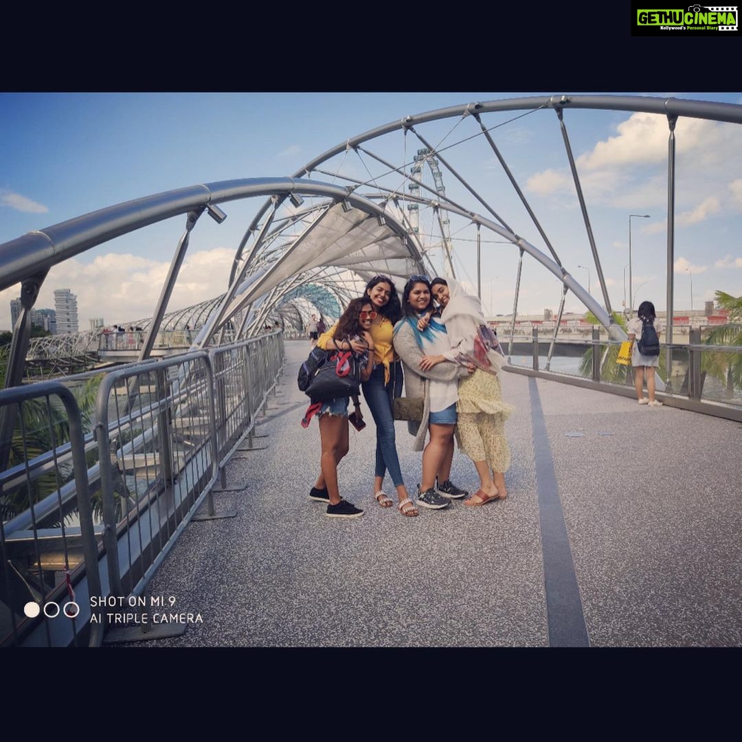 Shivani Rajashekar Instagram - Day 1 Singapore Roads...we Walked ,talked, explored the city..ate a lot too...mm not really..(nothing much for vegetarians ,Shivat and I 🙆♀️)..no we ate a lot of ice creams actually 🤷🏻♀️ #singapore2019 #thecousinstrip😎🙆♀️