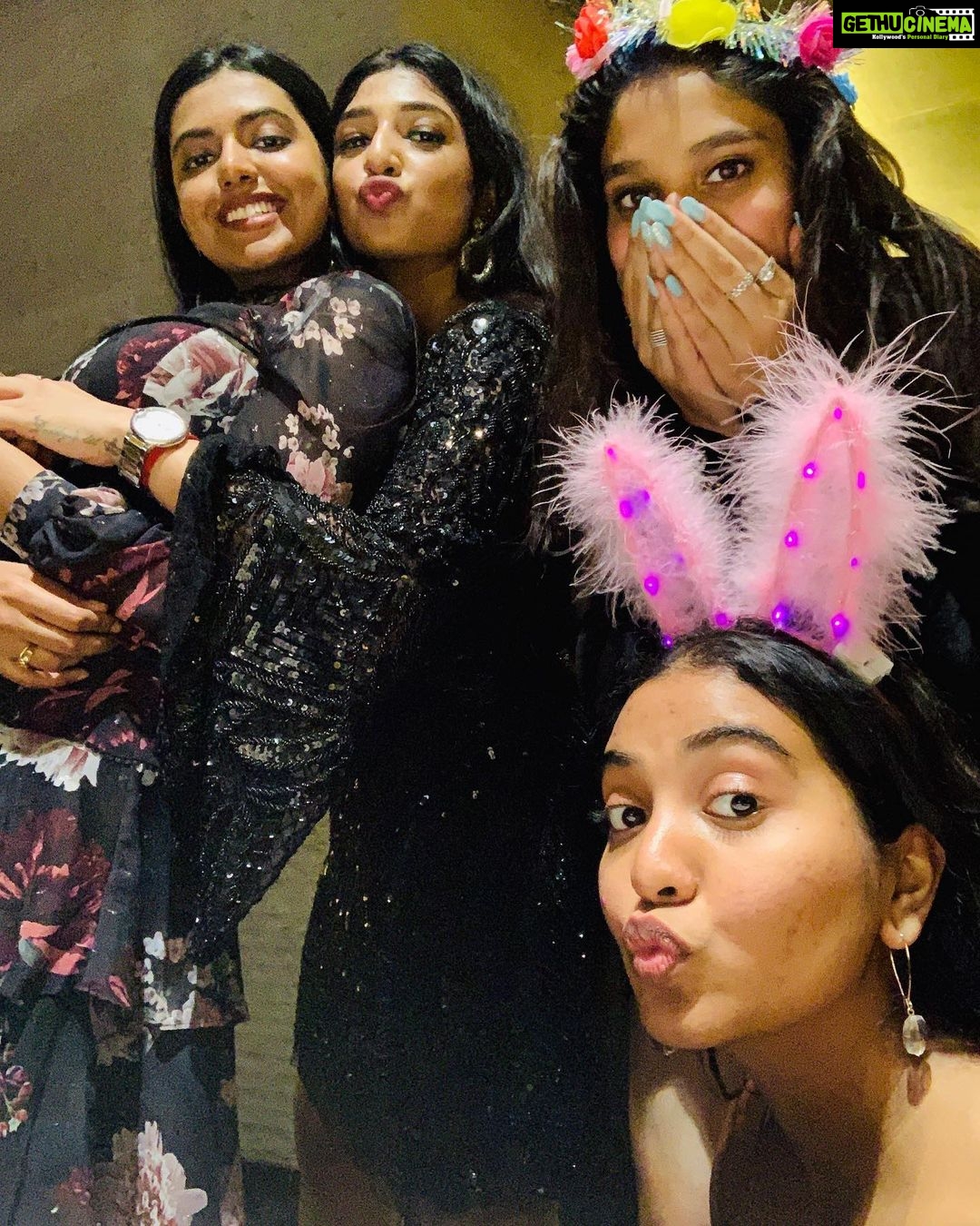 Shivani Rajashekar Instagram - ✨👯♀️👯♀️✨