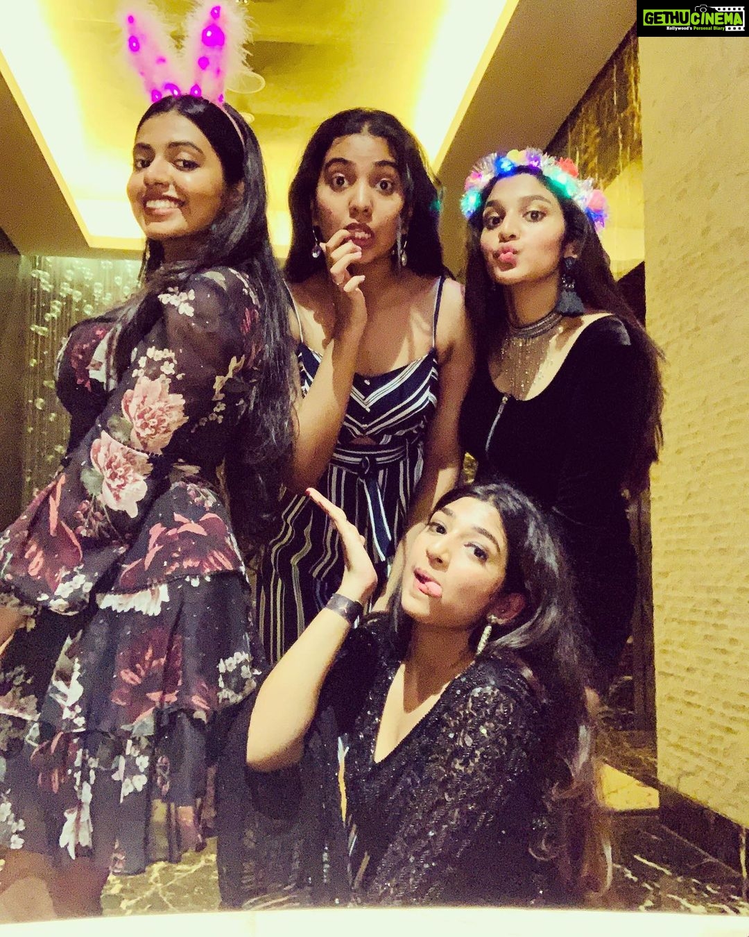 Shivani Rajashekar Instagram - ✨👯♀️👯♀️✨