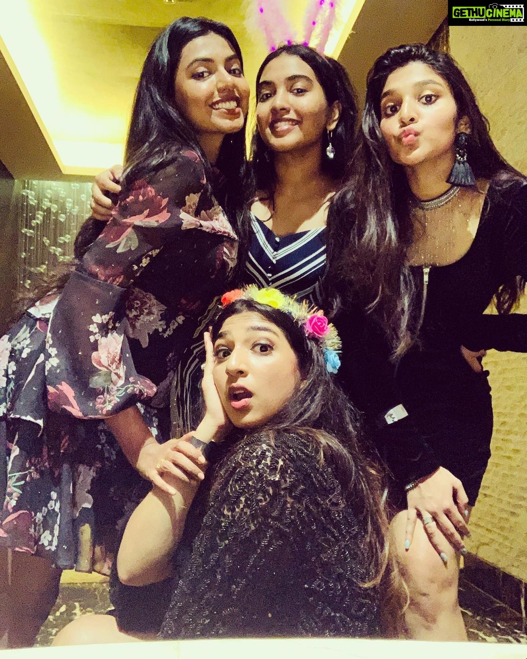 Shivani Rajashekar Instagram - ✨👯♀️👯♀️✨