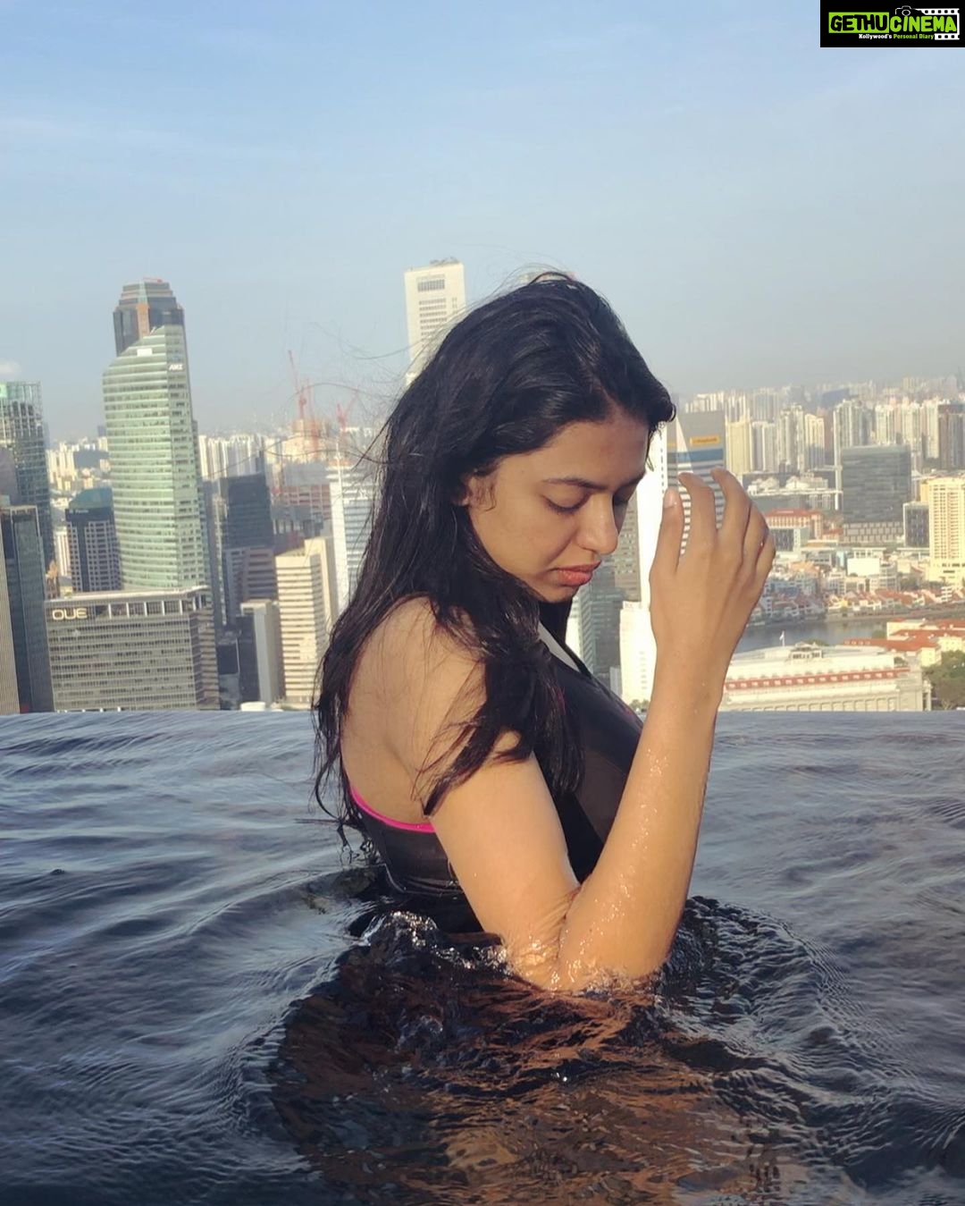 Shivani Rajashekar Instagram - #infinitypool #hotelmarinabaysands Marina Bay Sands Hotel