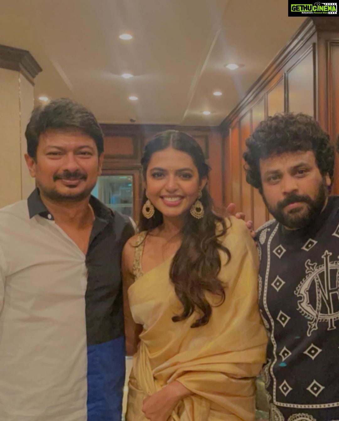 Shivani Rajashekar Instagram - All about last night 💕 #NenjukuNeethi 50 days celebrations✨ With the Dream team @udhay_stalin @arunraja_kamaraj @boney.kapoor @mynameisraahul @itstanya_official @aariarujunanactor @zeestudiosofficial @bayviewprojectsllp @romeopicturesoffl @sonylivindia