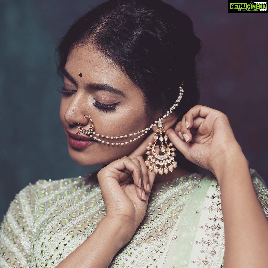 Shivani Rajashekar Instagram - For @teach_for_change powered by @livlifehospitals Outfit: @varunchakkilam Makeup: #durgababu Hair: @hairstylistravi Jewellery: @hiyajewellers Footwear: @chinar_by_alisha Styled by @officialanahita Photo: @shreyansdungarwal Decor: @minttusarna Luxury partner: @parkhyatthyderabad #PegaTeachForChange #TeachForChange