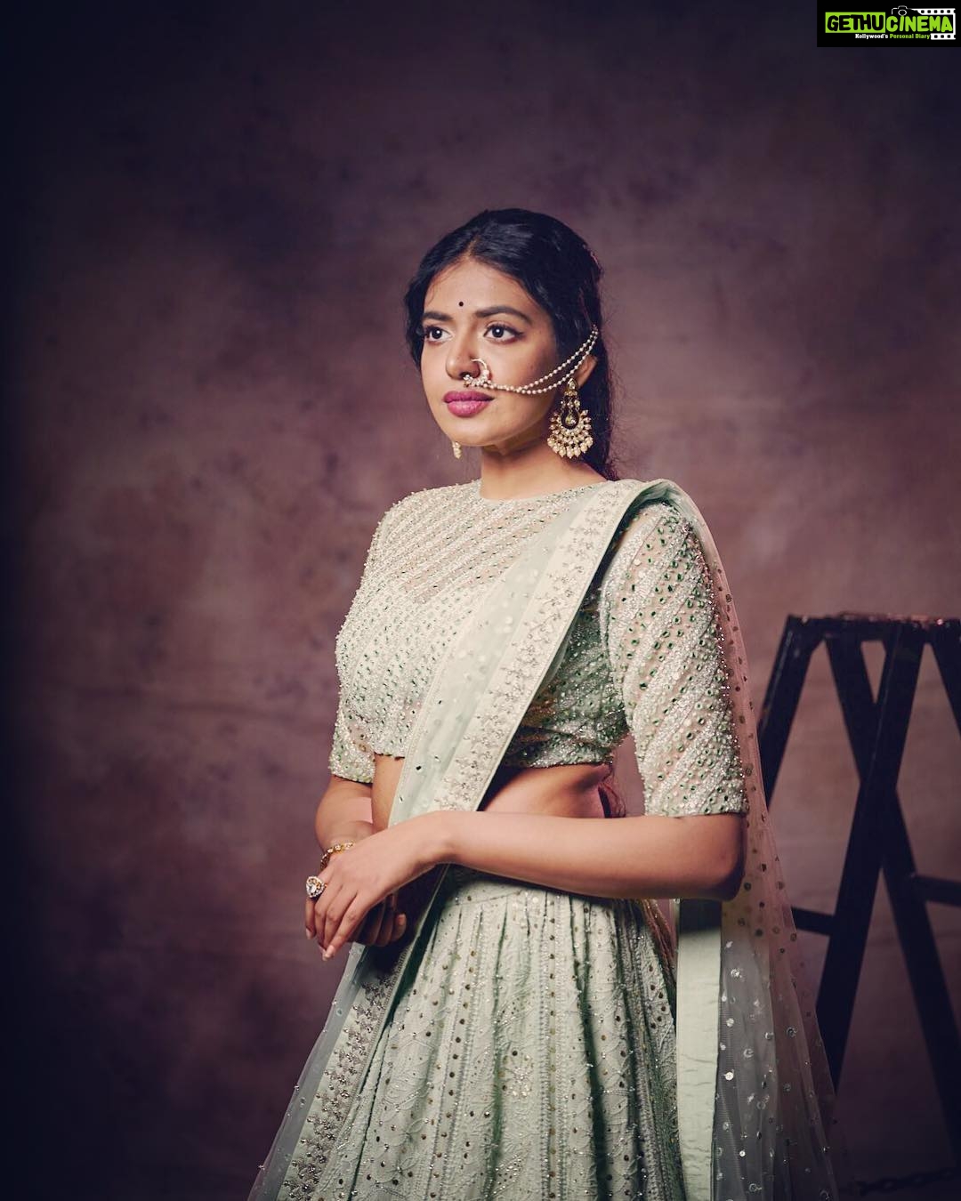 Shivani Rajashekar Instagram - About last night! For @teach_for_change powered by @livlifehospitals Outfit: @varunchakkilam Makeup: #durgababu Hair: @hairstylistravi Jewellery: @hiyajewellers Footwear: @chinar_by_alisha Styled by @officialanahita Photo: @shreyansdungarwal Decor: @minttusarna Luxury partner: @parkhyatthyderabad #PegaTeachForChange #TeachForChange