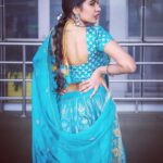 Shivani Rajashekar Instagram - 🦋🦋🦋 Loved the fitting of the blouse and the back of it @sailesh_singhania ❤️ Wearing @sailesh_singhania Jewellery @orafojewels Hair and makeup @salomirdiamond Styled by @shefalideora_