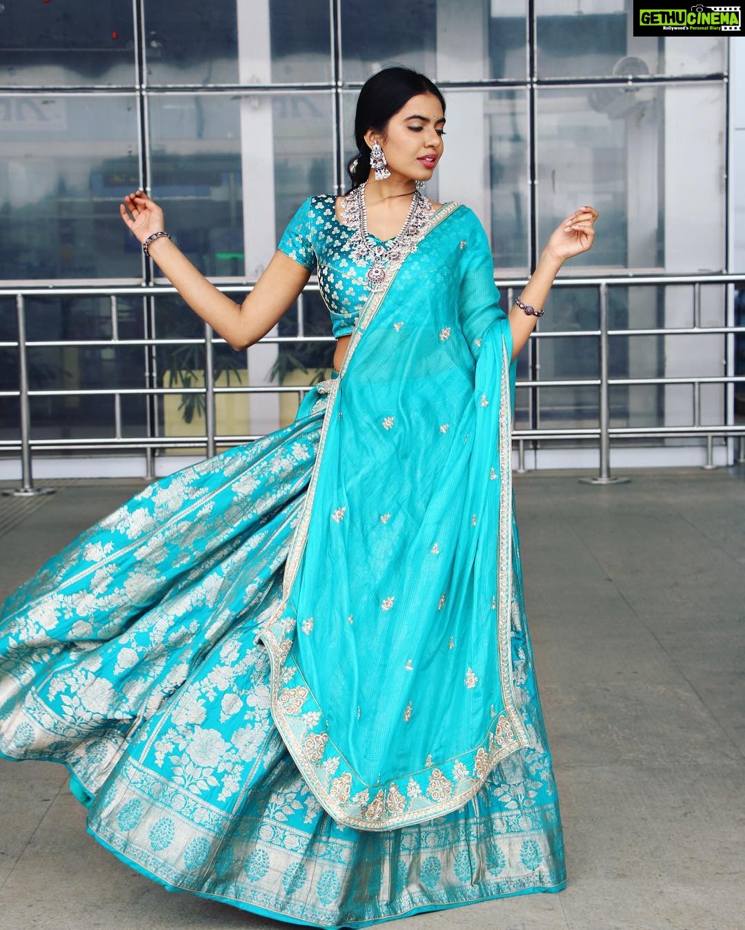 Shivani Rajashekar Instagram - 🦋🦋🦋 For #soundaryarajinikanth garu’s wedding Wearing @sailesh_singhania Jewellery @orafojewels Hair and makeup @salomirdiamond Styled by @shefalideora_ ❤️