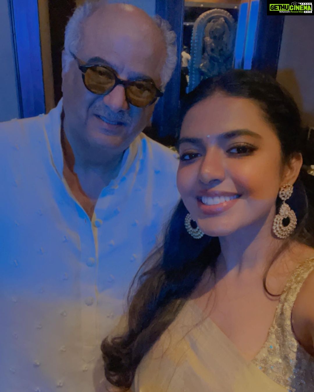 Shivani Rajashekar Instagram - All about last night 💕 #NenjukuNeethi 50 days celebrations✨ With the Dream team @udhay_stalin @arunraja_kamaraj @boney.kapoor @mynameisraahul @itstanya_official @aariarujunanactor @zeestudiosofficial @bayviewprojectsllp @romeopicturesoffl @sonylivindia