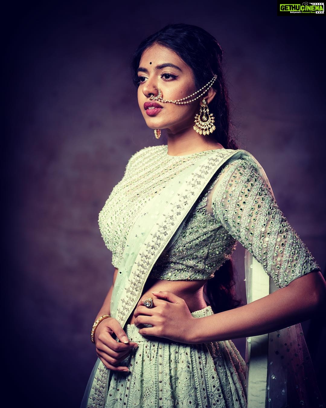 Shivani Rajashekar Instagram - For @teach_for_change powered by @livlifehospitals Outfit: @varunchakkilam Makeup: #durgababu Hair: @hairstylistravi Jewellery: @hiyajewellers Footwear: @chinar_by_alisha Styled by @officialanahita Photo: @shreyansdungarwal Decor: @minttusarna Luxury partner: @parkhyatthyderabad #PegaTeachForChange #TeachForChange
