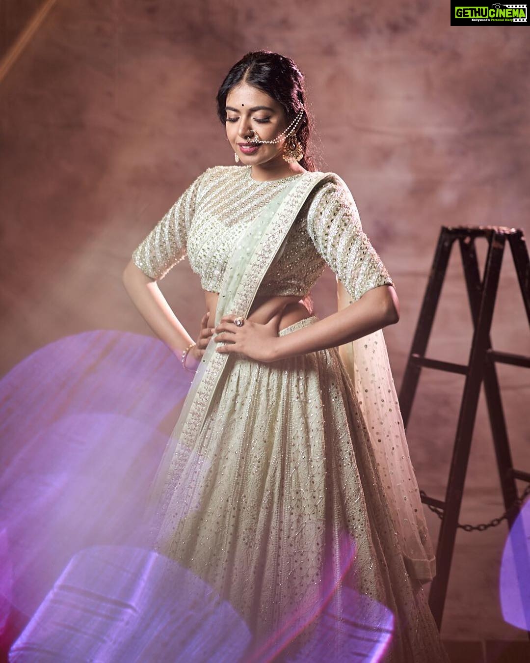 Shivani Rajashekar Instagram - For @teach_for_change powered by @livlifehospitals Outfit: @varunchakkilam Makeup: #durgababu Hair: @hairstylistravi Jewellery: @hiyajewellers Footwear: @chinar_by_alisha Styled by @officialanahita Photo: @shreyansdungarwal Decor: @minttusarna Luxury partner: @parkhyatthyderabad #PegaTeachForChange #TeachForChange
