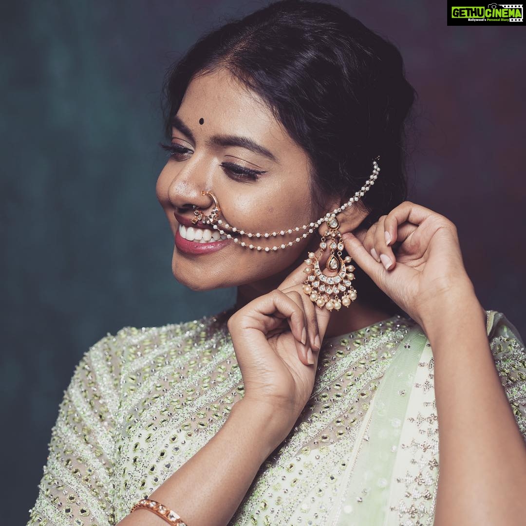 Shivani Rajashekar Instagram - For @teach_for_change powered by @livlifehospitals Outfit: @varunchakkilam Makeup: #durgababu Hair: @hairstylistravi Jewellery: @hiyajewellers Footwear: @chinar_by_alisha Styled by @officialanahita Photo: @shreyansdungarwal Decor: @minttusarna Luxury partner: @parkhyatthyderabad #PegaTeachForChange #TeachForChange