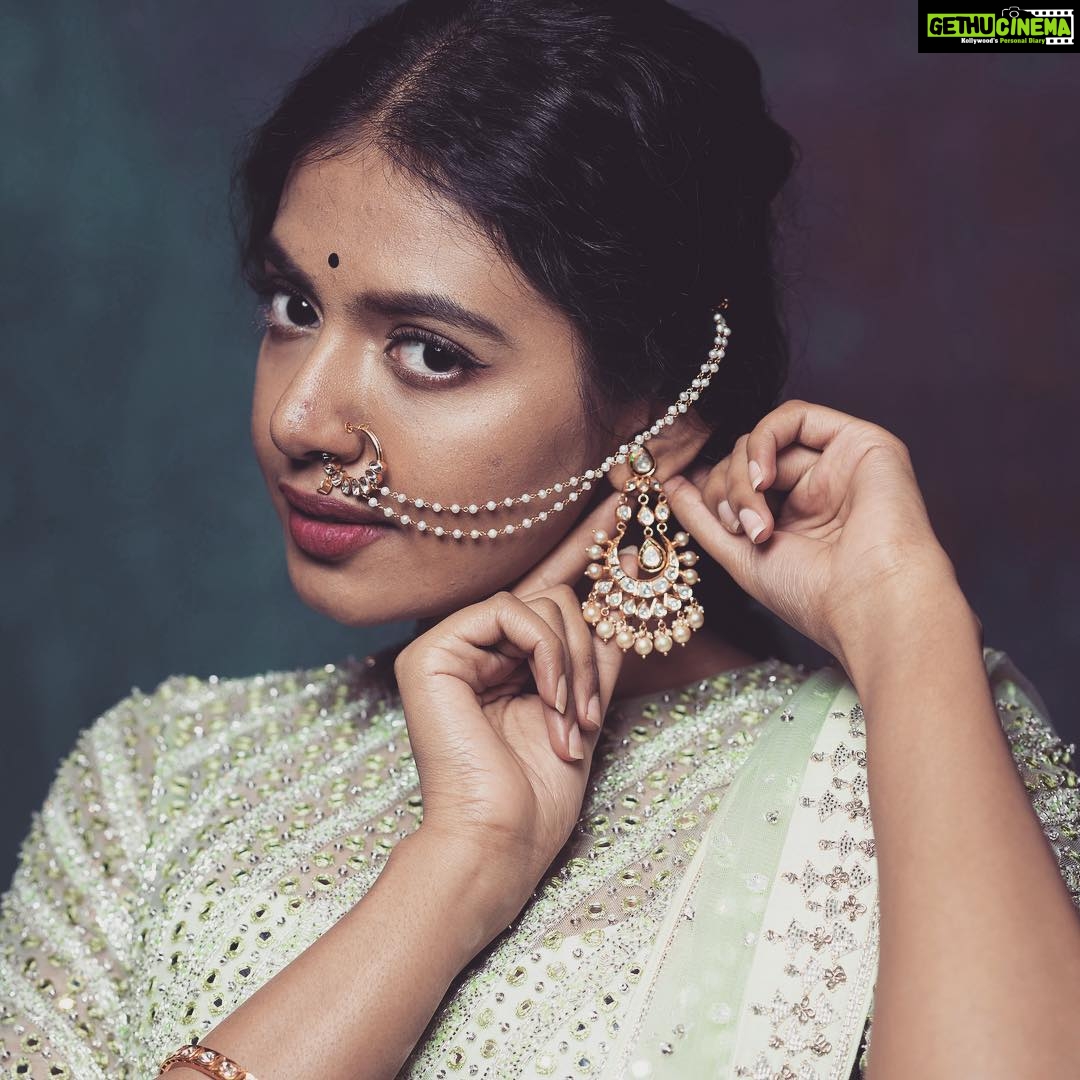 Shivani Rajashekar Instagram - For @teach_for_change powered by @livlifehospitals Outfit: @varunchakkilam Makeup: #durgababu Hair: @hairstylistravi Jewellery: @hiyajewellers Footwear: @chinar_by_alisha Styled by @officialanahita Photo: @shreyansdungarwal Decor: @minttusarna Luxury partner: @parkhyatthyderabad #PegaTeachForChange #TeachForChange