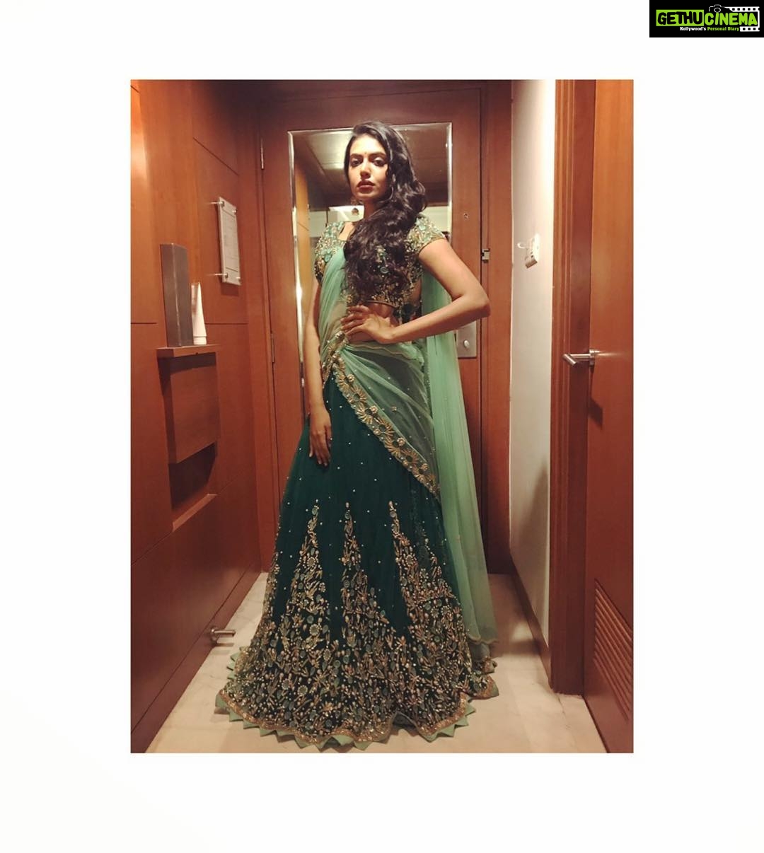 Shivani Rajashekar Instagram - ✨✨✨ Wearing @mugdhaartstudio @sashivangapallicouture ❤️😘 Pc- @shivathmika_r