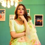 Shraddha Das Instagram - Designer: @paaprikastore @reach.swetha PR: @manalirawat Jewellery: @blingvine Styling : @artbyavnee , @thewandermannequin Hair : @artist_alka Location courtesy : @mumbaicoworking 📸 @snehzala #saree #floral #vintage #shraddhadas Mumbai Coworking