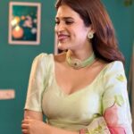 Shraddha Das Instagram - Designer: @paaprikastore @reach.swetha PR: @manalirawat Jewellery: @blingvine Styling : @artbyavnee , @thewandermannequin Hair : @artist_alka Location courtesy : @mumbaicoworking 📸 @snehzala #saree #floral #vintage #shraddhadas Mumbai Coworking