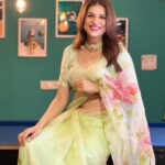 Shraddha Das Instagram - Designer: @paaprikastore @reach.swetha PR: @manalirawat Jewellery: @blingvine Styling : @artbyavnee , @thewandermannequin Hair : @artist_alka Location courtesy : @mumbaicoworking 📸 @snehzala #saree #floral #vintage #shraddhadas Mumbai Coworking