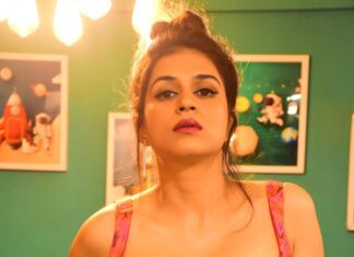 Shraddha Das Instagram - Be the exception🎱🙃 Corset top: @thesaikostudio Styling : @artbyavnee Jewellery : @blingvine Hair : @artist_alka 📹 @snehzala Location : @mumbaicoworking #corset #topknots #shraddhadas Mumbai Coworking