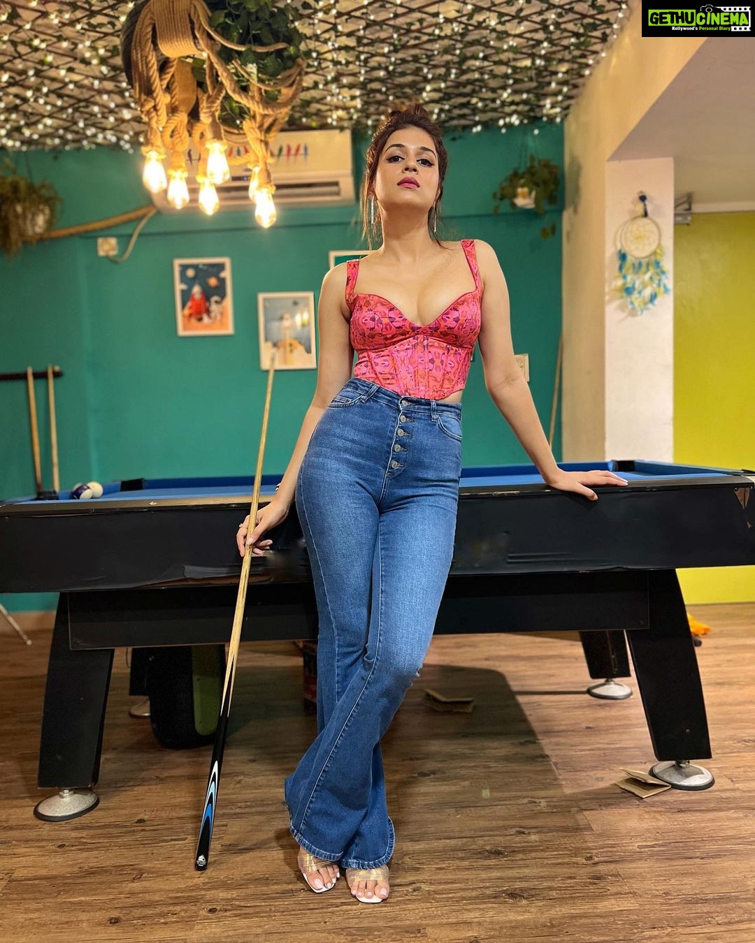 Shraddha Das Instagram - Be the exception🎱🙃 Corset top: @thesaikostudio Styling : @artbyavnee Jewellery : @blingvine Hair : @artist_alka 📹 @snehzala Location : @mumbaicoworking #corset #topknots #shraddhadas Mumbai Coworking