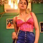 Shraddha Das Instagram - Be the exception🎱🙃 Corset top: @thesaikostudio Styling : @artbyavnee Jewellery : @blingvine Hair : @artist_alka 📹 @snehzala Location : @mumbaicoworking #corset #topknots #shraddhadas Mumbai Coworking