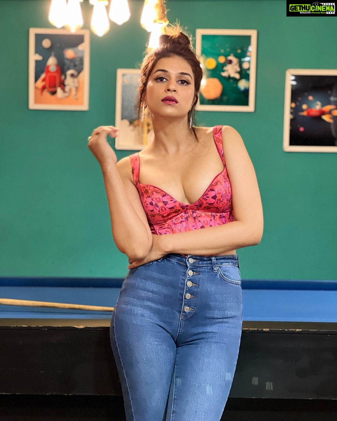 Shraddha Das Instagram - Be the exception🎱🙃 Corset top: @thesaikostudio Styling : @artbyavnee Jewellery : @blingvine Hair : @artist_alka 📹 @snehzala Location : @mumbaicoworking #corset #topknots #shraddhadas Mumbai Coworking