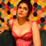 Shraddha Das Instagram - Be the exception🎱🙃 Corset top: @thesaikostudio Styling : @artbyavnee Jewellery : @blingvine Hair : @artist_alka 📹 @snehzala Location : @mumbaicoworking #corset #topknots #shraddhadas Mumbai Coworking