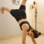 Shraddha Das Instagram - Missed yoga class,so tried the trend🧘‍♀️😅 #trendingreels #reelsinstagram #shraddhadas Mumbai, Maharashtra