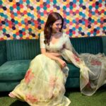 Shraddha Das Instagram - Designer: @paaprikastore @reach.swetha PR: @manalirawat Jewellery: @blingvine Styling : @artbyavnee , @thewandermannequin Hair : @artist_alka Location courtesy : @mumbaicoworking 📸 @snehzala #saree #floral #vintage #shraddhadas Mumbai Coworking