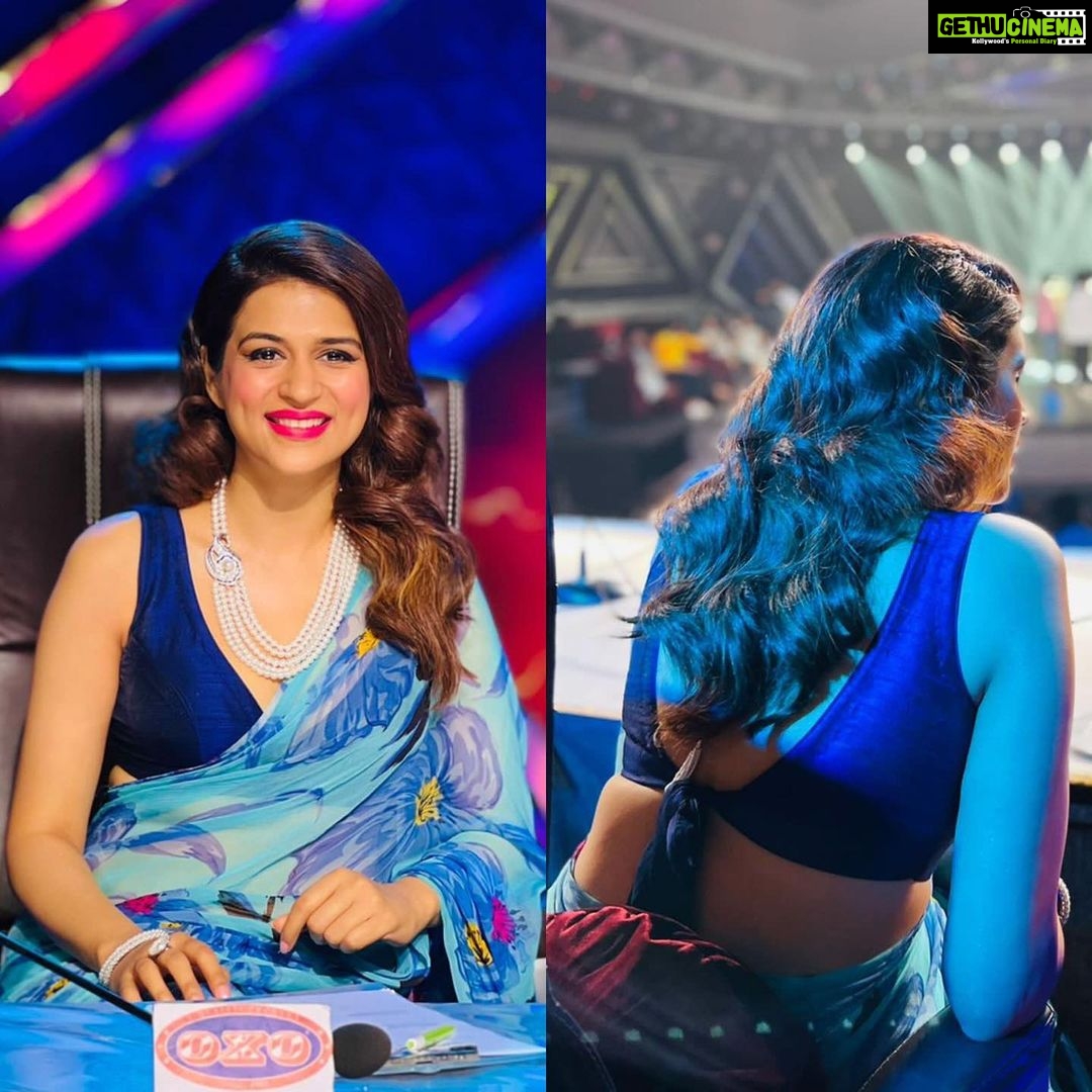 Shraddha Das Instagram - So many firsts this year,my first time on Dhee 14 as a special judge for @etvtelugu2708 ! Retro-special episode🤩🥳 on 6th July 😊 Styling : @thewandermannequin , @artbyavnee Saree : @paaprikastore , @reach.swetha Pr : @manalirawat Jewellery : @silverqueenj Make up : @eshasikka Hair : @anjali.ghag.980 📸 @snehzala #dhee14 #dancerealityshow #telugu #dhee #hyderabad #shraddhadas #saree Hyderabad India