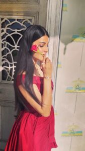 Shruti Haasan Instagram - I think I’m finally getting it right 🌹💃🤓😁 @giva.co Just happy I didn’t eat the 💎 💍 right ? 😁 Jaipur, Rajasthan